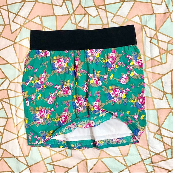 Dillard’s | Mini Floral Skirt - Picture 4 of 4